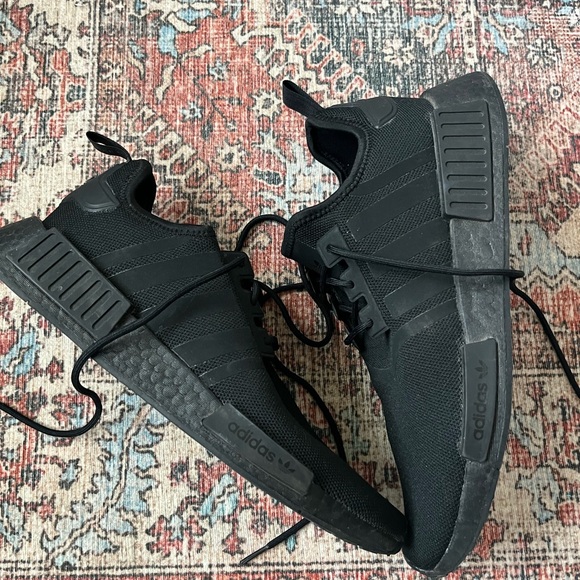 Adidas Men's Black Sneakers Size 11 - Picture 2 of 6